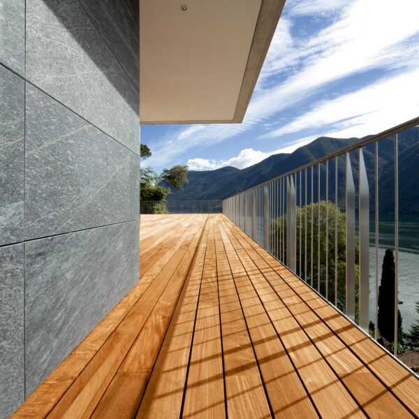 big terrace, nobody around and the floor in teck