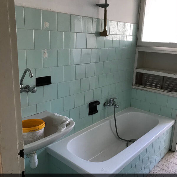 Ceramic-painting-in-bath before