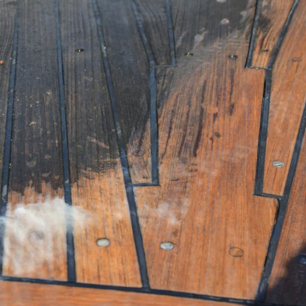 DeckCleaner_pont_application_©Adfields-scaled.jpg