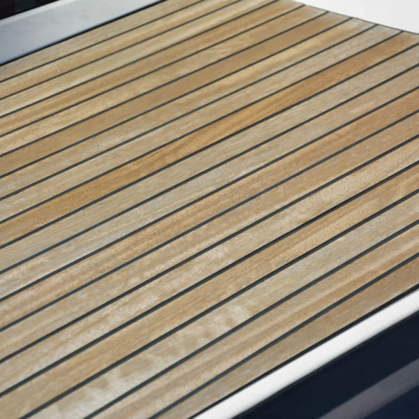 DeckCleaner_zoom_bois_apres_©Adfields-scaled.jpg