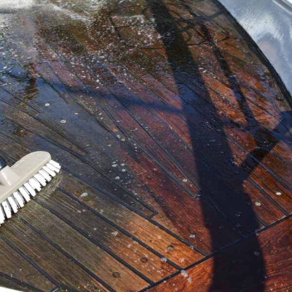 Oil_Cleaner_Pont_Bateau_application2_©Adfields-scaled